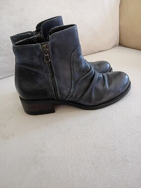 Classic Women's Ankle Boots in Dark 💙 with Side Zipper